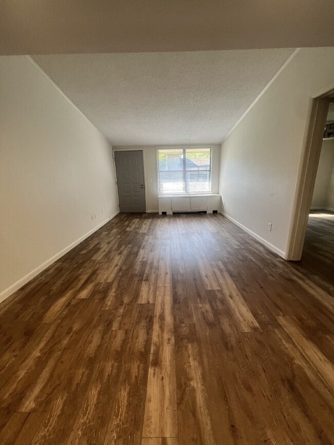 Building Photo - One Bedroom Off Hwy 58
