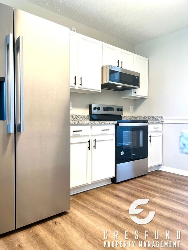 Building Photo - RECENTLY RENOVATED 3 BEDROOM just minutes ...