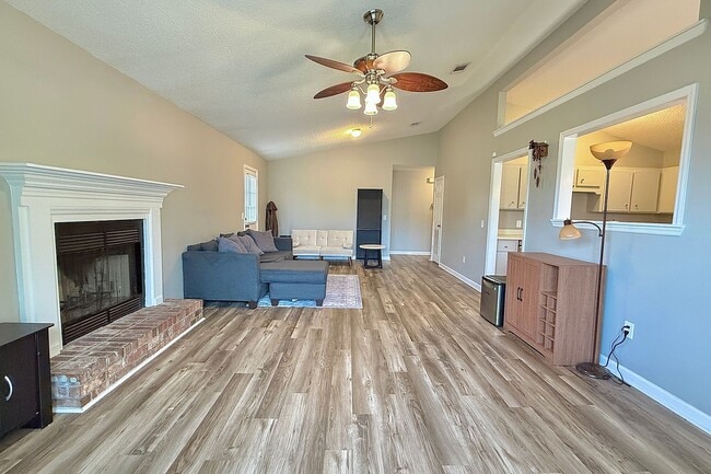 Building Photo - COMING JUNE 2026! (Pet Friendly)