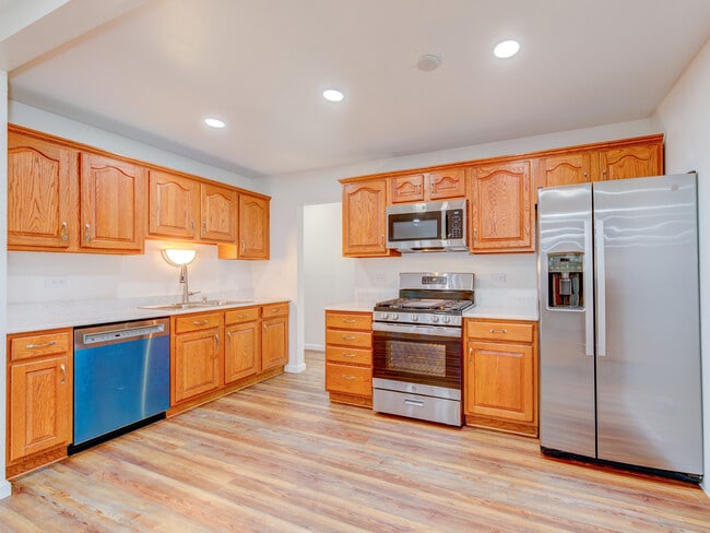 Foto del edificio - 3316 Brookmeade Dr