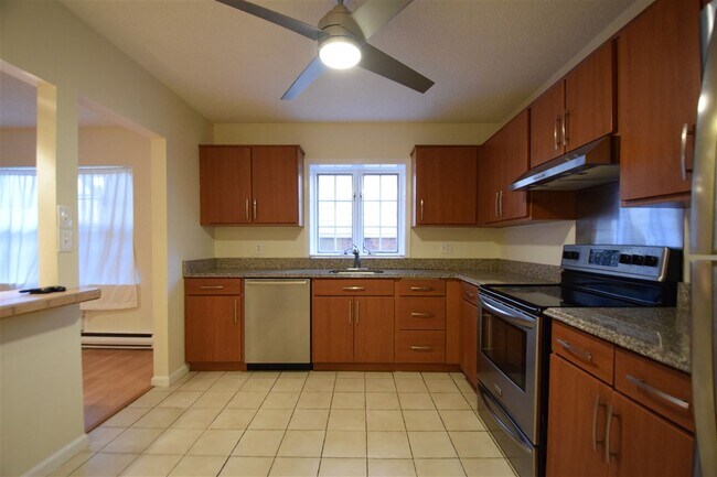 Building Photo - 53 W 48th St