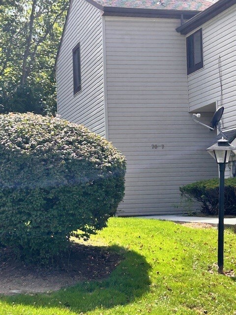 Building Photo - 70-7 Holly Dr