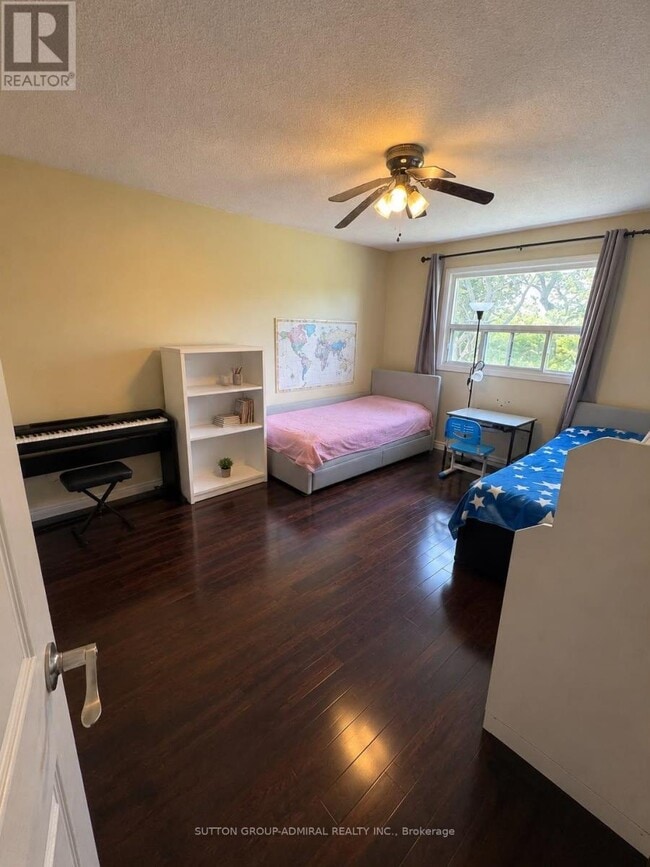 Building Photo - 37 Royal Colwood Ct