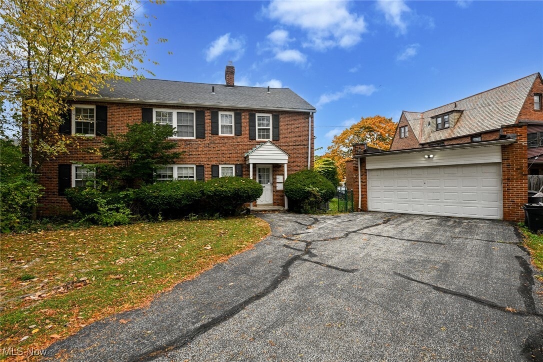 19226 Winslow Rd Shaker Heights, OH 44122 – photo 1