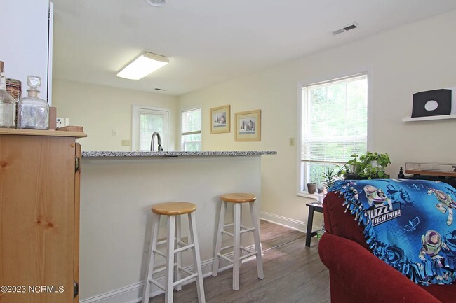 Kitchen Bar - 4316 McClelland Dr