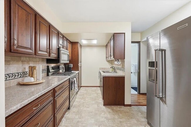 Building Photo - 3640 Independence Ave S