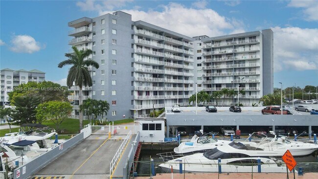 Foto del edificio - 1800 NW 24th Ave