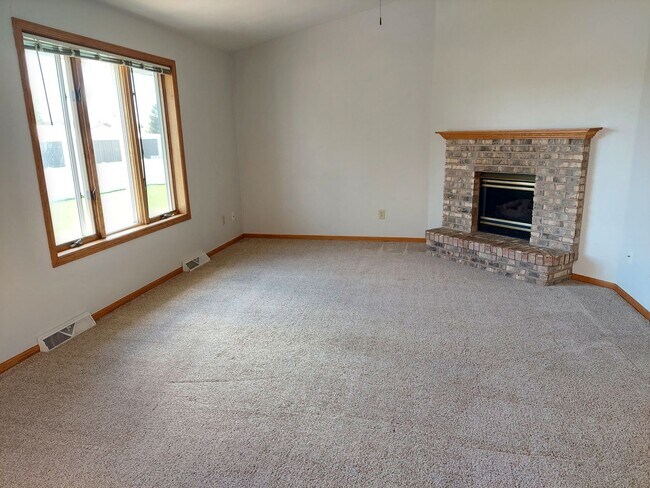 Building Photo - 501-503 Stonegate Drive