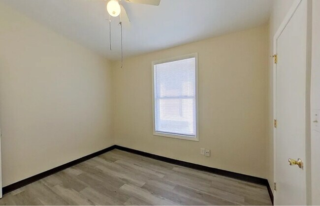 Foto del edificio - 2447 Hiawatha St