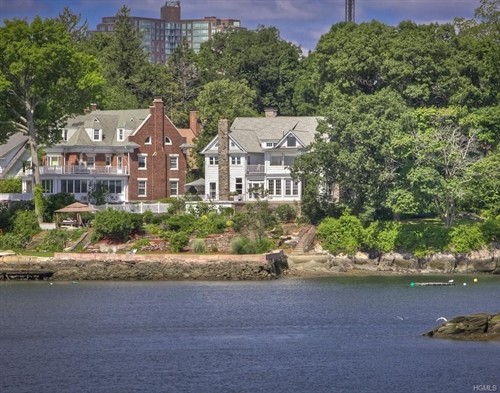 Foto del edificio - 106 Sutton Manor Rd