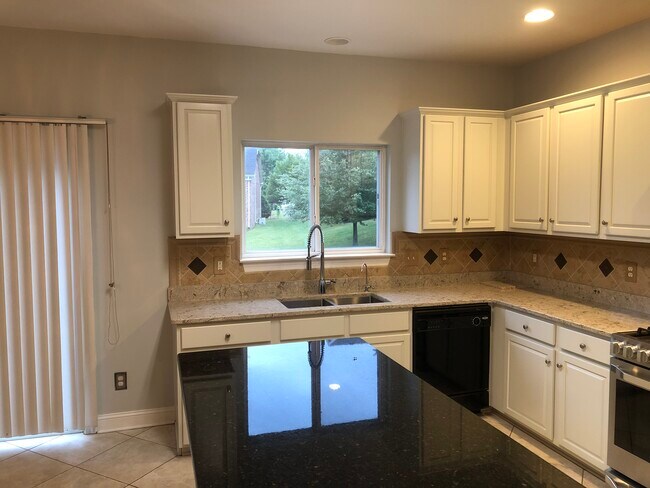 Foto del edificio - 9719 Glen Eden Ct