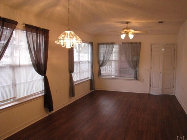 Building Photo - 2312 Trailwood Dr
