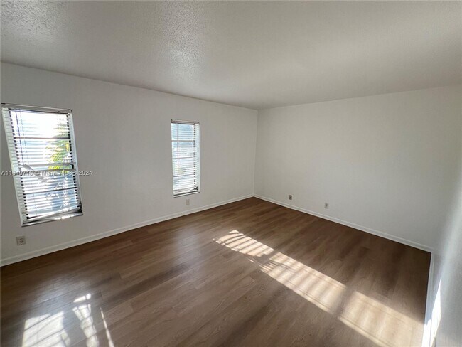 Foto del edificio - 215 NE 16th Ave
