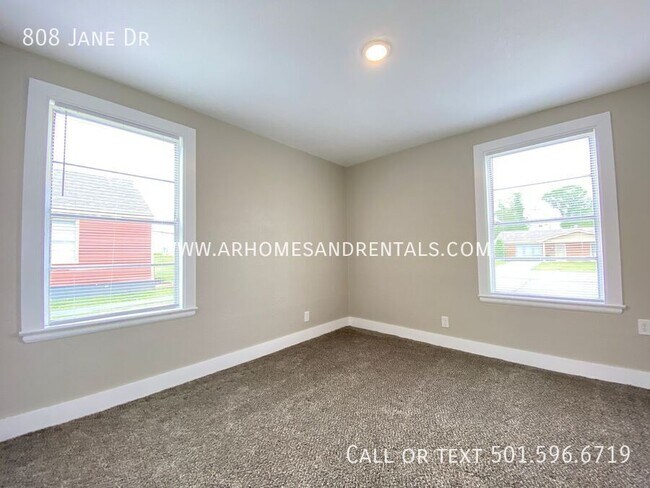 Building Photo - 808 Jane Dr