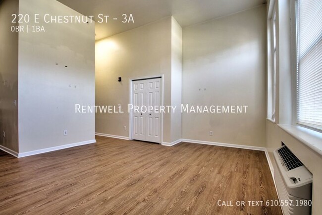 Building Photo - 220 E Chestnut St