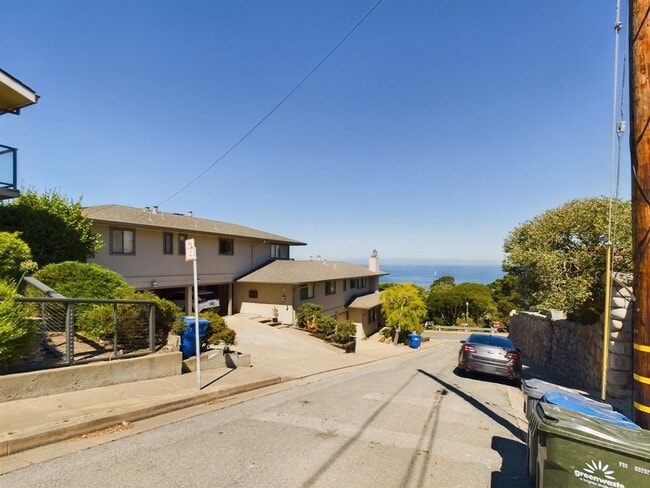 Building Photo - Beautifully remodeled studio downtown PG