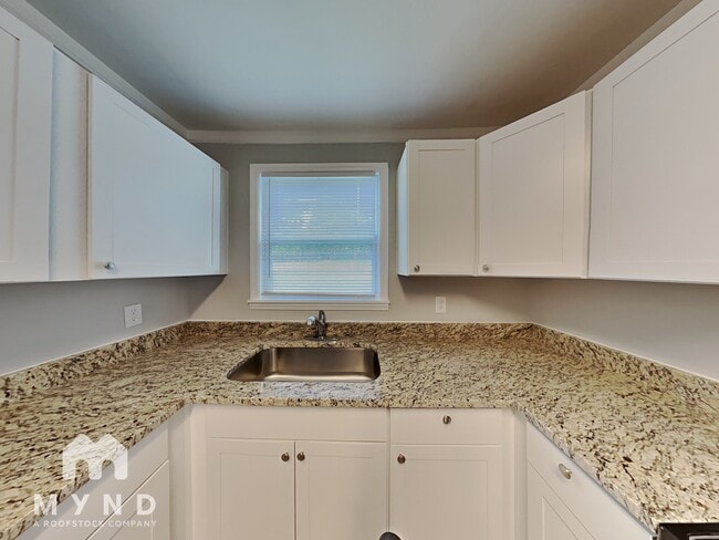 Building Photo - 3026 Bellaire Dr