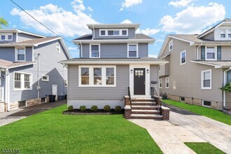 Building Photo - 147 Page Ave