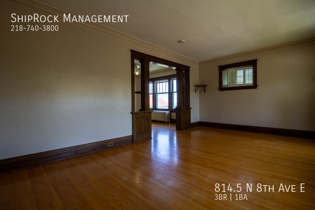 Building Photo - 814.5 N 8th Ave E