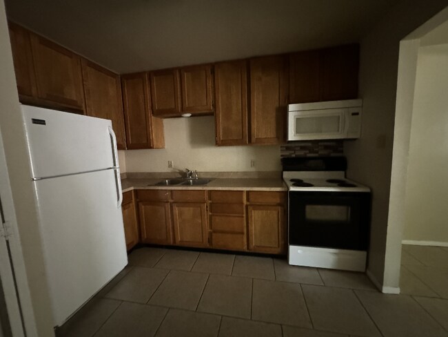 Building Photo - 212 W Val Verde Cir
