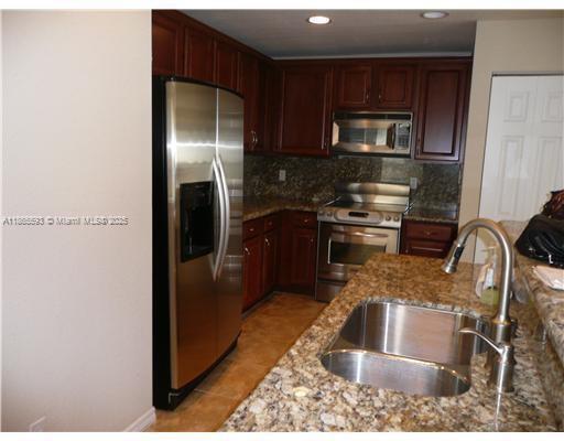 Foto del edificio - 22140 Majestic Woods Way