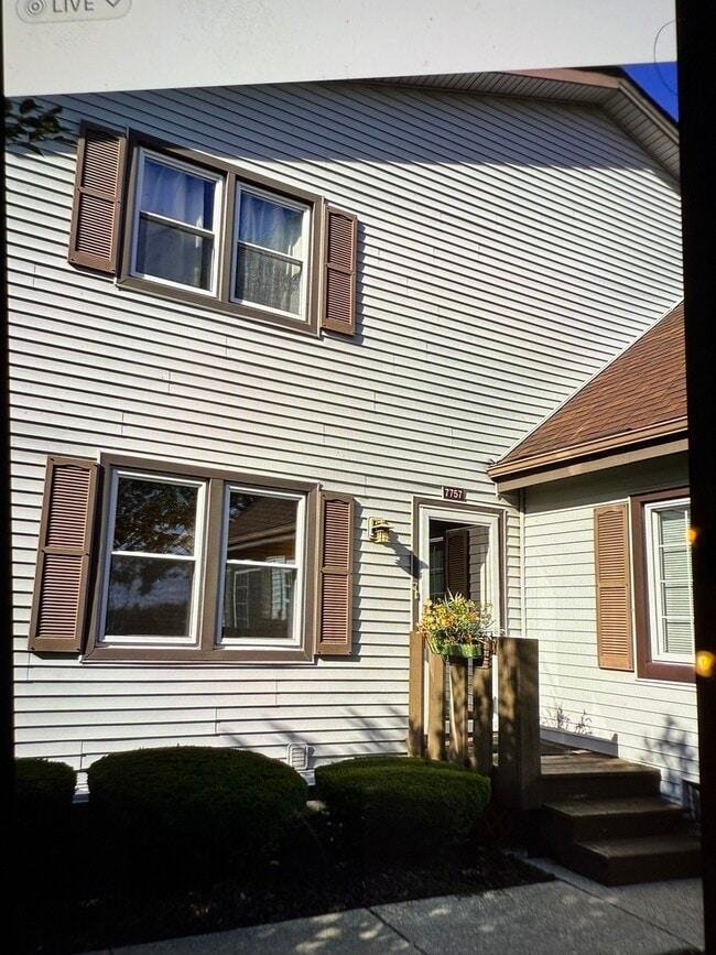Building Photo - 7757 W Briar Ct