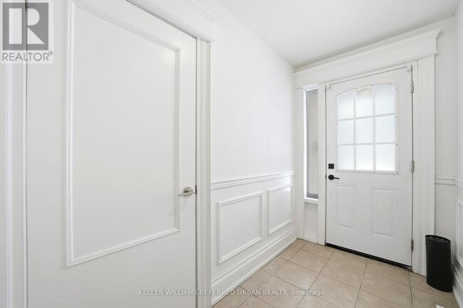 Building Photo - 160 Caines Ave