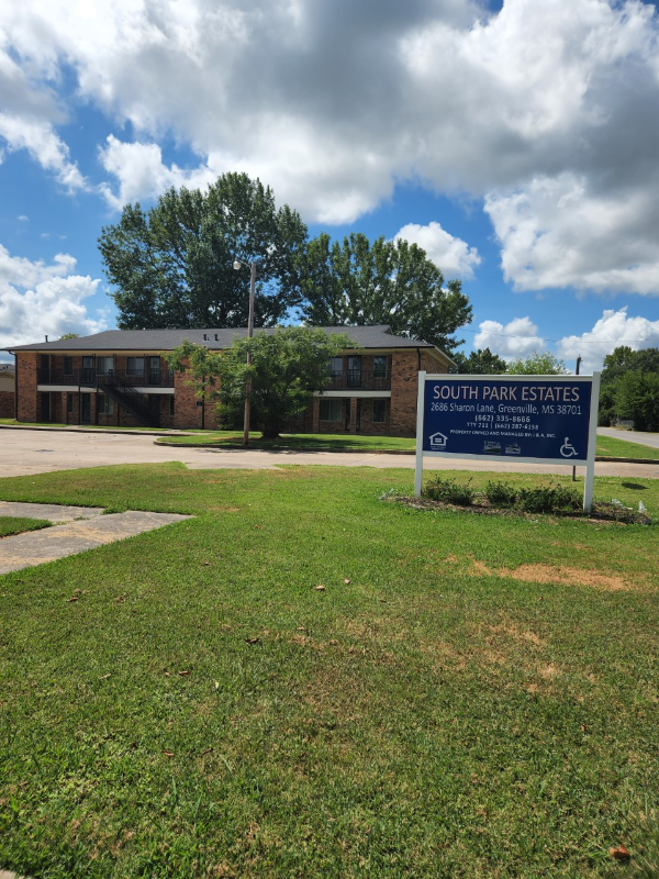 Building Photo - 2686 Sharon Ln