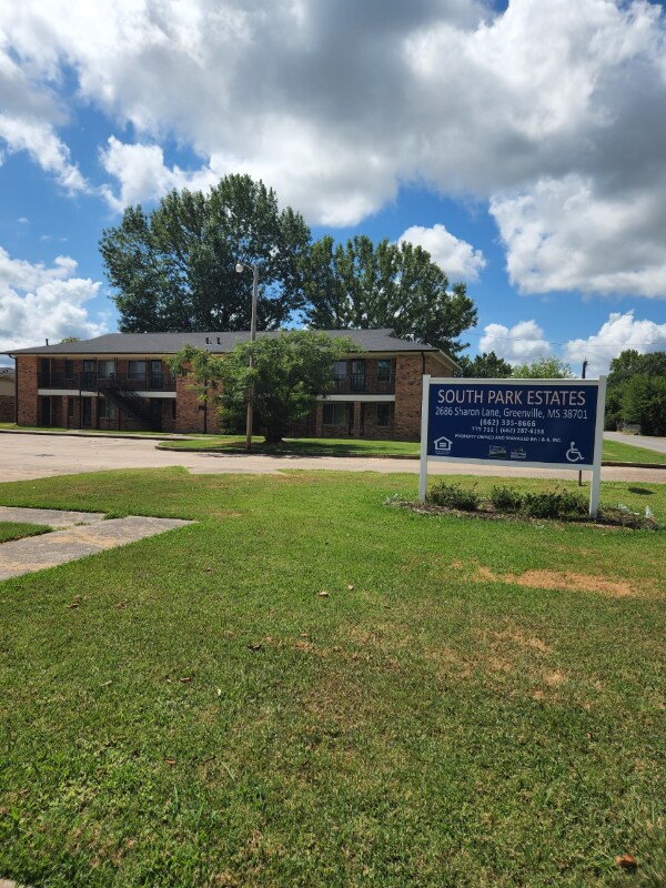 Foto del edificio - 2686 Sharon Ln