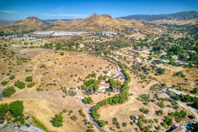 Foto del edificio - 32315 Agua Dulce Canyon Rd