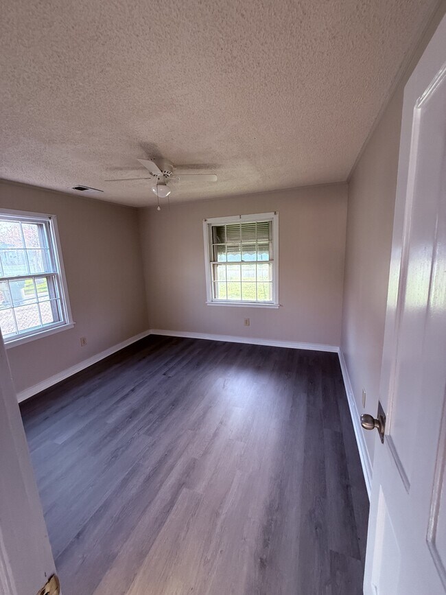 Foto del edificio - 724 McArthur Blvd