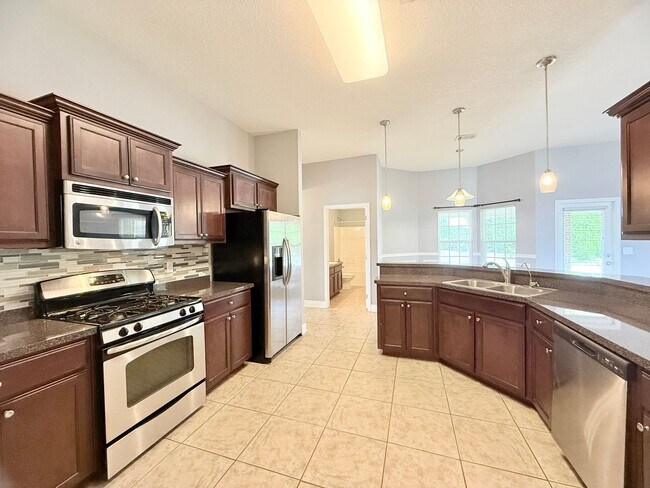 Foto del edificio - Spacious 4-Bedroom Home - Whisper Creek