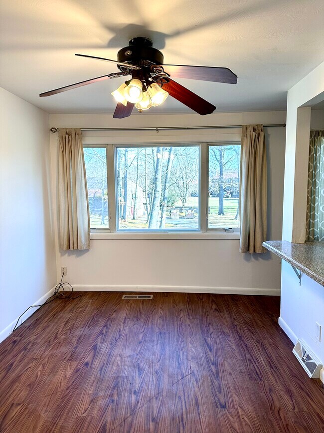 Building Photo - 87 Towne House Rd