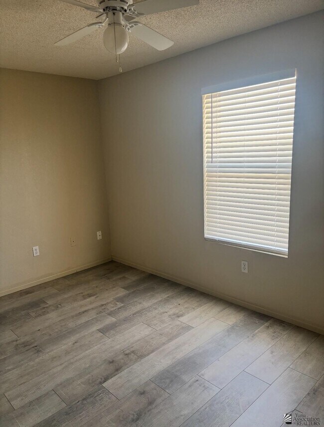 Foto del edificio - 11269 E 27th St