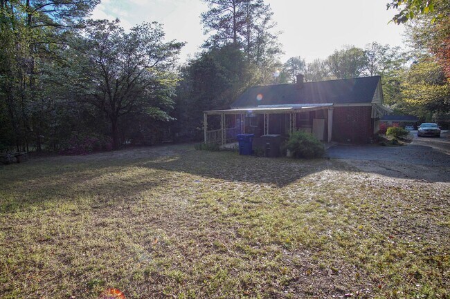 Building Photo - 2 Bedroom Coming Soon in Forest Acres!