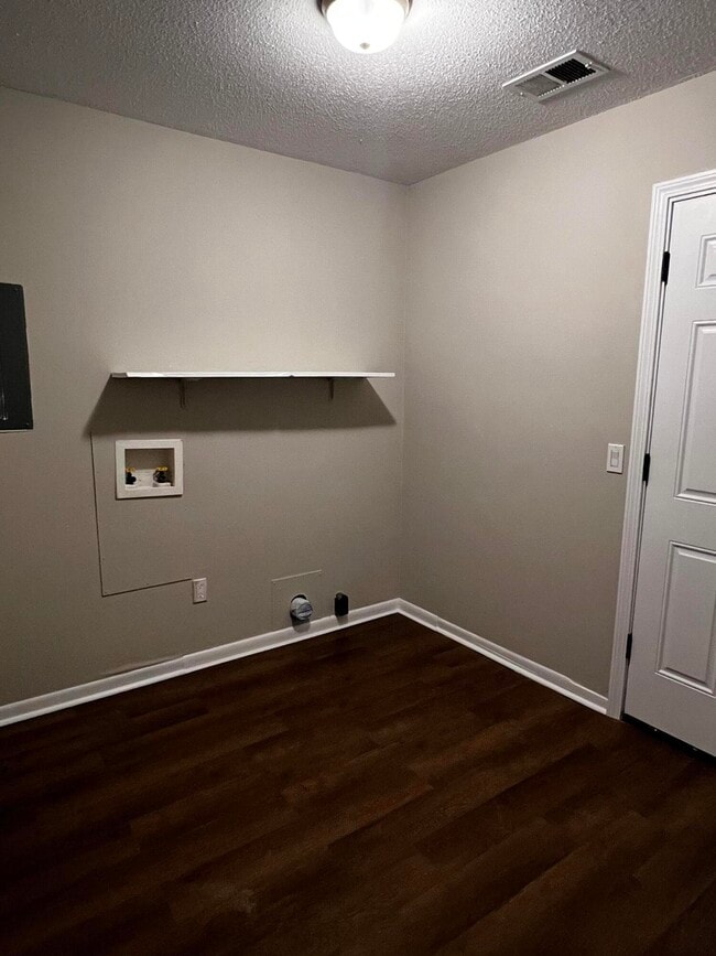 Foto del edificio - 124 Hampton Dr