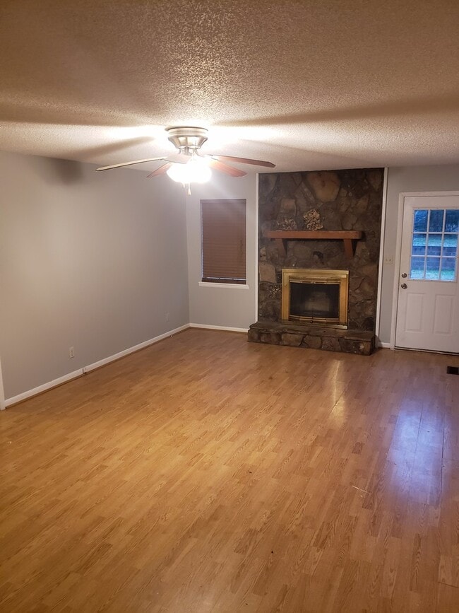 Foto del edificio - 3 bedroom/2 bath