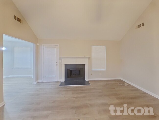 Foto del edificio - 5515 Sapphire Cir