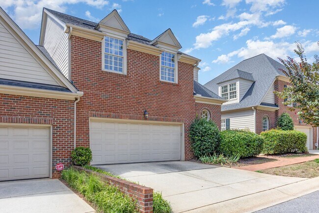 Building Photo - Spacious Townhome in the Heart of Raleigh,...