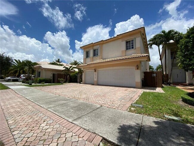 Foto del edificio - 10747 NW 70th Terrace