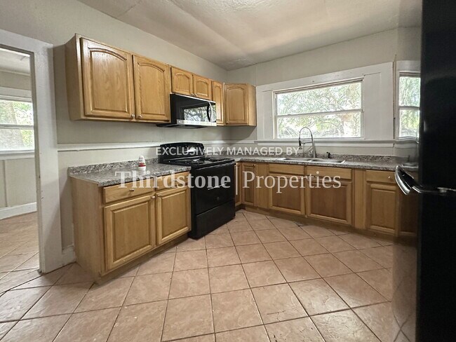 Foto del edificio - 920 Alderside St