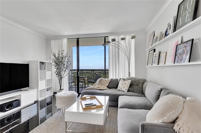 Building Photo - 3350 SW 27th Ave