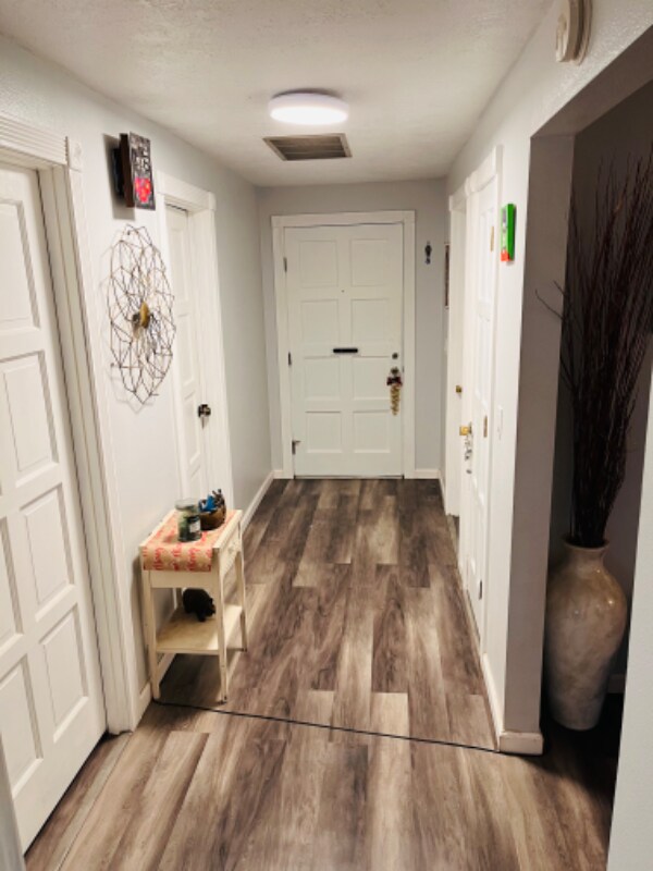 Building Photo - 975 Cross St SE