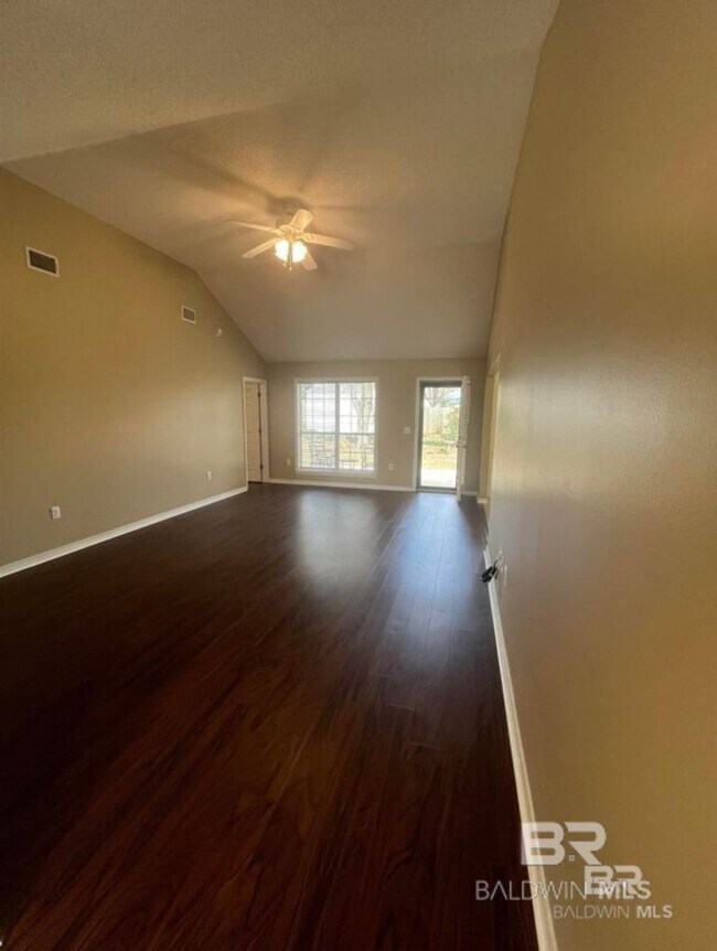 Building Photo - 124 Oakwood Ave