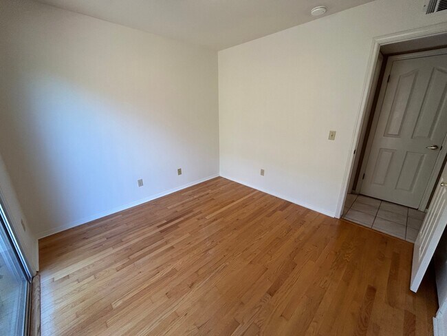 Foto del edificio - 1465 Oak Knoll Rd
