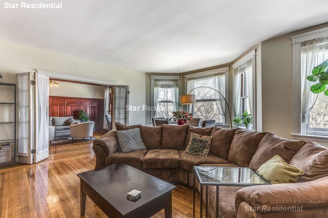 Foto del edificio - 1031 Beacon St