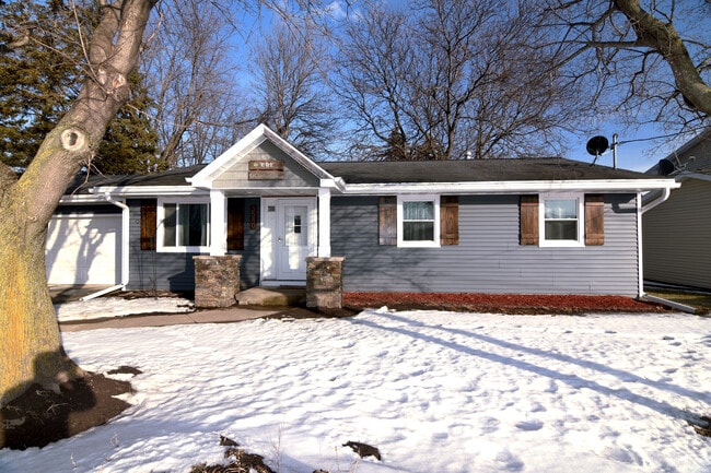 Building Photo - 3540 N Gillett St