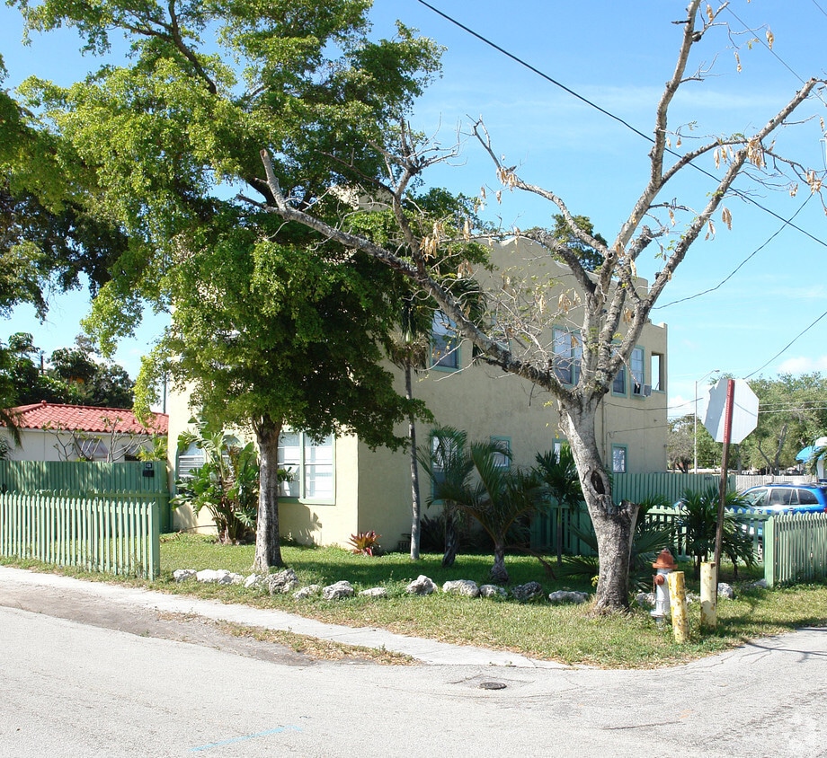 Building Photo - 1026 N 17th Ct