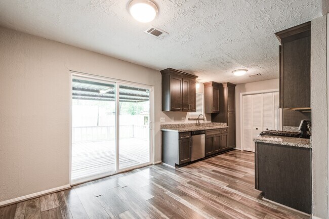 Building Photo - 318 Blue Tail Dr