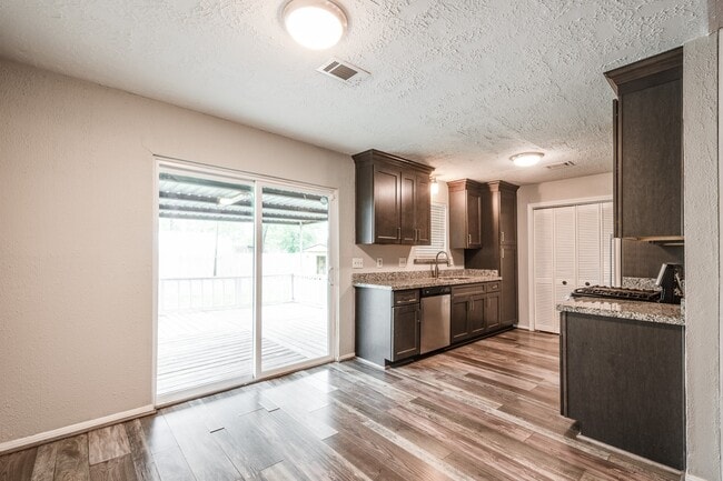 Foto del edificio - 318 Blue Tail Dr